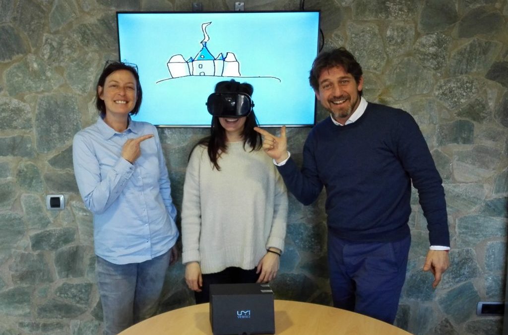 Joaquín y Asun de Inmobiliaria Quasablanqua regalan las gafas del futuro