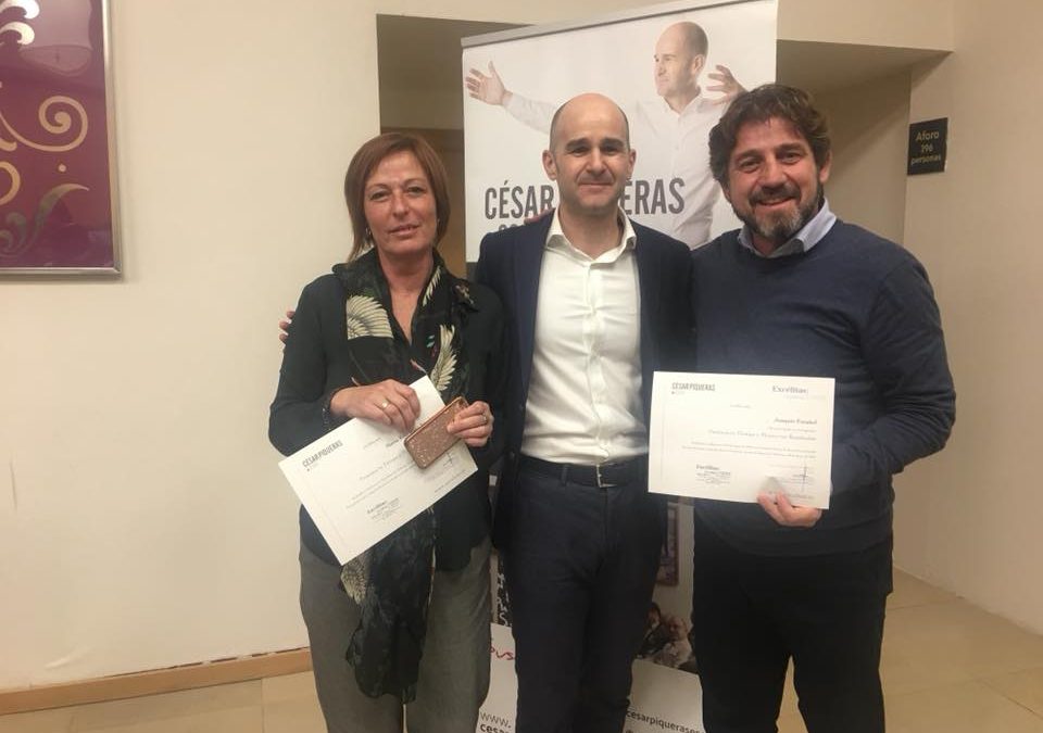Joaquín y Asun de formación con César Piqueras.