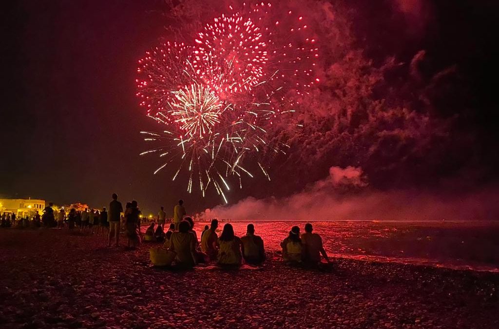 Un espectacular castillo de fuego despide las fiestas de Almenara
